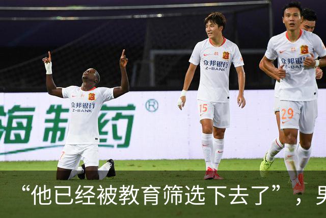 “他已经被教育筛选下去了”，男孩医院偷拍照，让父母看清现实